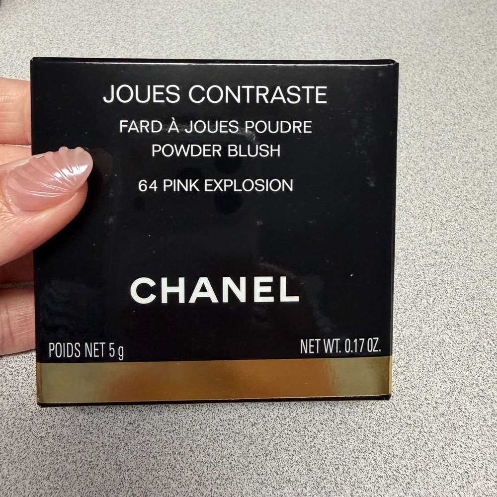 Chanel pink explosion blush 64
Like new used once